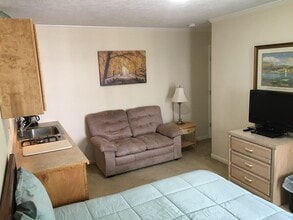 1406 W April Villa, Unit Small Studio in Montgomery, TX - Foto de edificio - Building Photo
