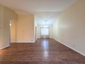 1013 Meadow Lake Dr in Palatine, IL - Building Photo - Building Photo