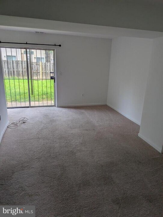 10728 Castleton Way in Upper Marlboro, MD - Foto de edificio