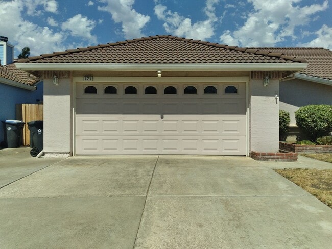 221 Sunhaven Dr in Fairfield, CA - Building Photo - Building Photo
