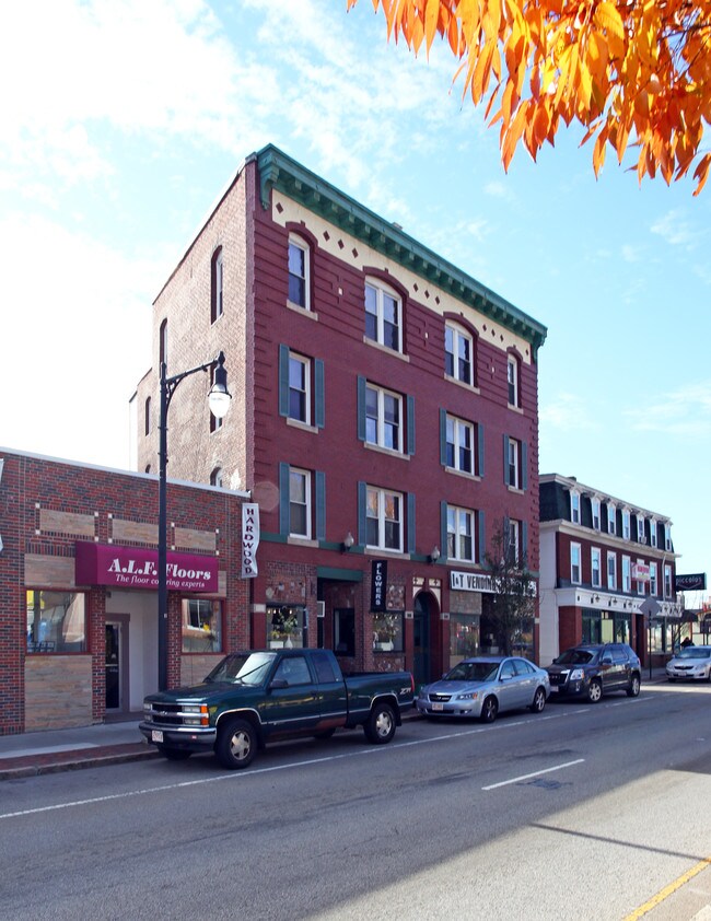 163-165 Shrewsbury St in Worcester, MA - Foto de edificio - Building Photo