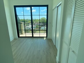 4100 SW 64th Ave, Unit 411 in Davie, FL - Building Photo - Building Photo