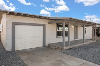 532 Loma Hermosa Dr NW in Albuquerque, NM - Building Photo - Building Photo