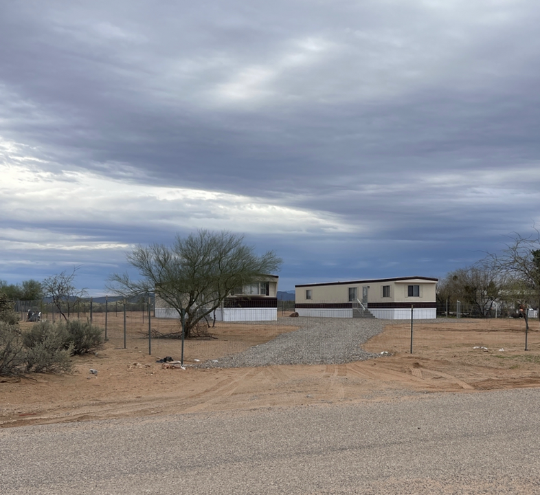 16501 W Dubois Rd in Marana, AZ - Foto de edificio