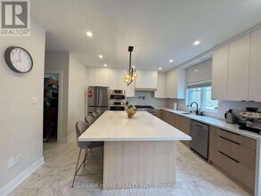 112 Plewes Dr in Collingwood, ON - Building Photo - Building Photo