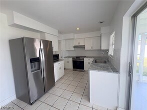 436 Bayshore Dr in Cape Coral, FL - Building Photo - Building Photo