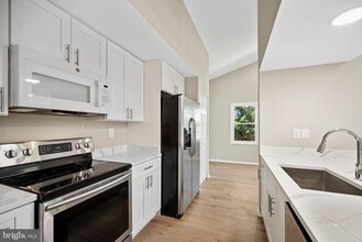 8200 Clay Dr in Fort Washington, MD - Building Photo - Building Photo
