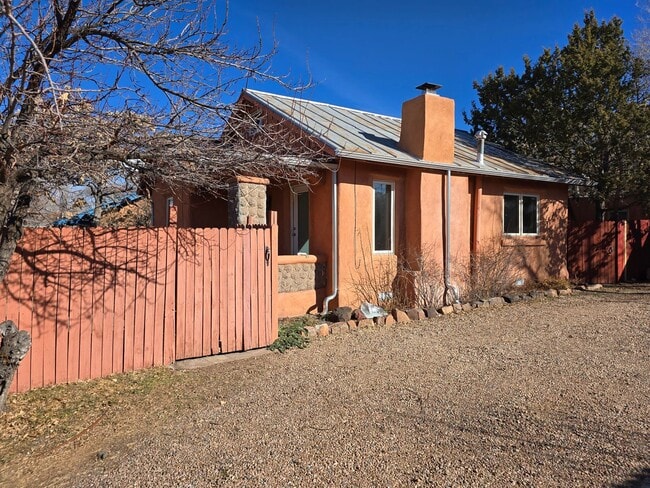 235 Irvine St in Santa Fe, NM - Building Photo - Building Photo