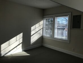 1219 Grace Ave, Unit C in Burlington, NC - Building Photo - Building Photo