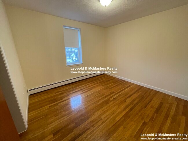 144 North Beacon St, Unit 2A in Boston, MA - Building Photo - Building Photo
