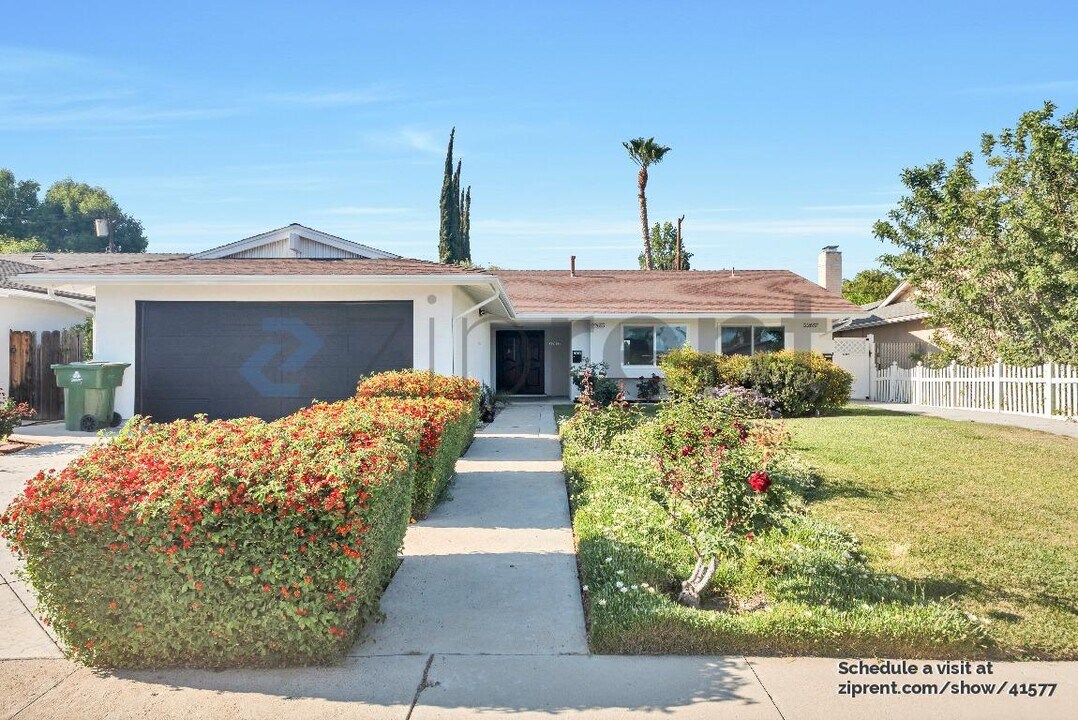 22655 Strathern St in Los Angeles, CA - Building Photo