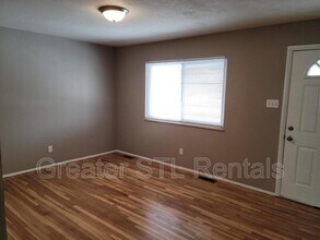 4854 Plum Tree Cir in Hazelwood, MO - Building Photo - Building Photo