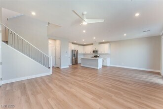 670 Infinity Rdg St in Las Vegas, NV - Building Photo - Building Photo