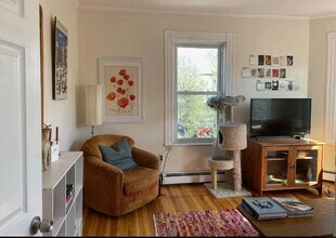9 Houghton St, Unit 2 in Somerville, MA - Building Photo - Building Photo