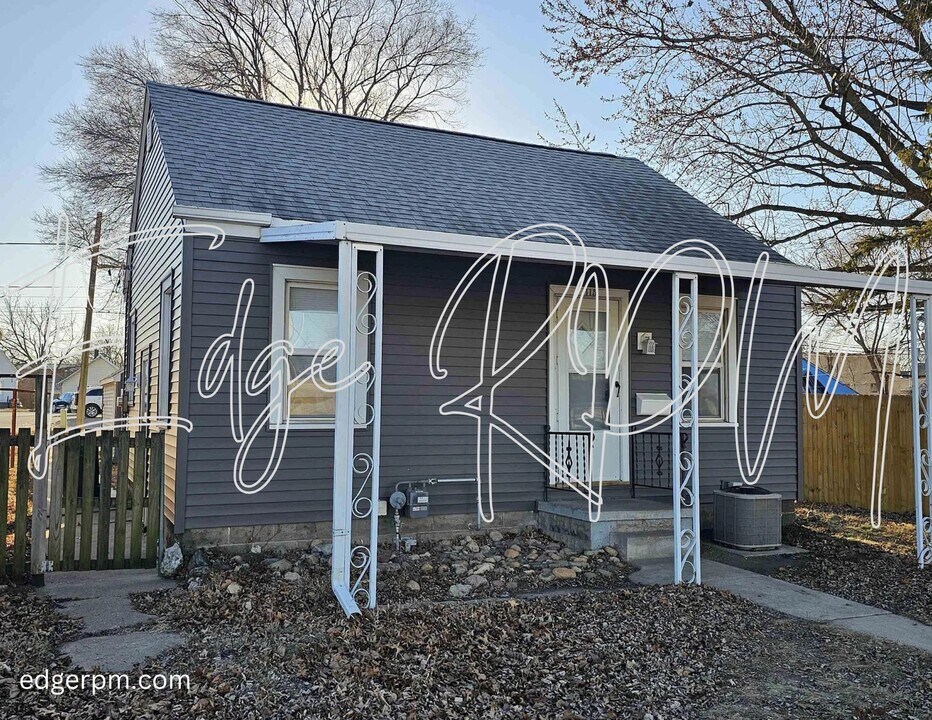 115 Harwood Ave in Waterloo, IA - Building Photo
