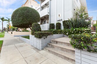 Beverly Apartments in Los Angeles, CA - Building Photo - Building Photo
