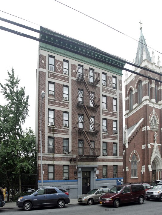 432 E 156th St in Bronx, NY - Building Photo
