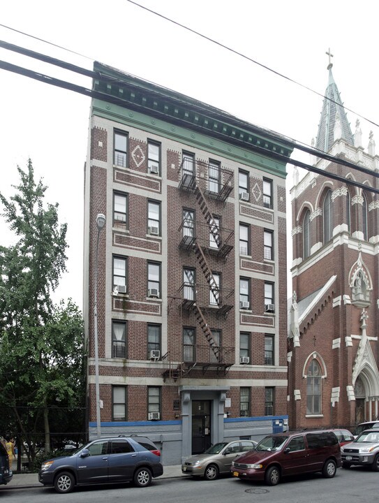 432 E 156th St in Bronx, NY - Foto de edificio