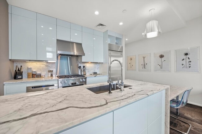 200 Congress Ave. in Austin, TX - Foto de edificio - Building Photo