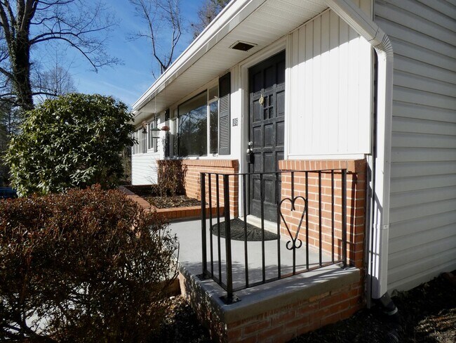 196 Morningside Dr in Asheville, NC - Building Photo - Building Photo