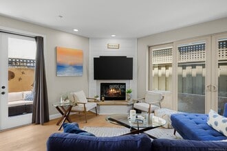 301 N Rios Ave in Solana Beach, CA - Building Photo - Building Photo