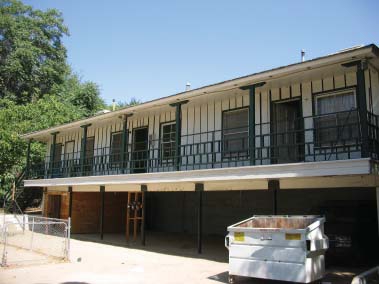 402 McCord Ave in Bakersfield, CA - Foto de edificio