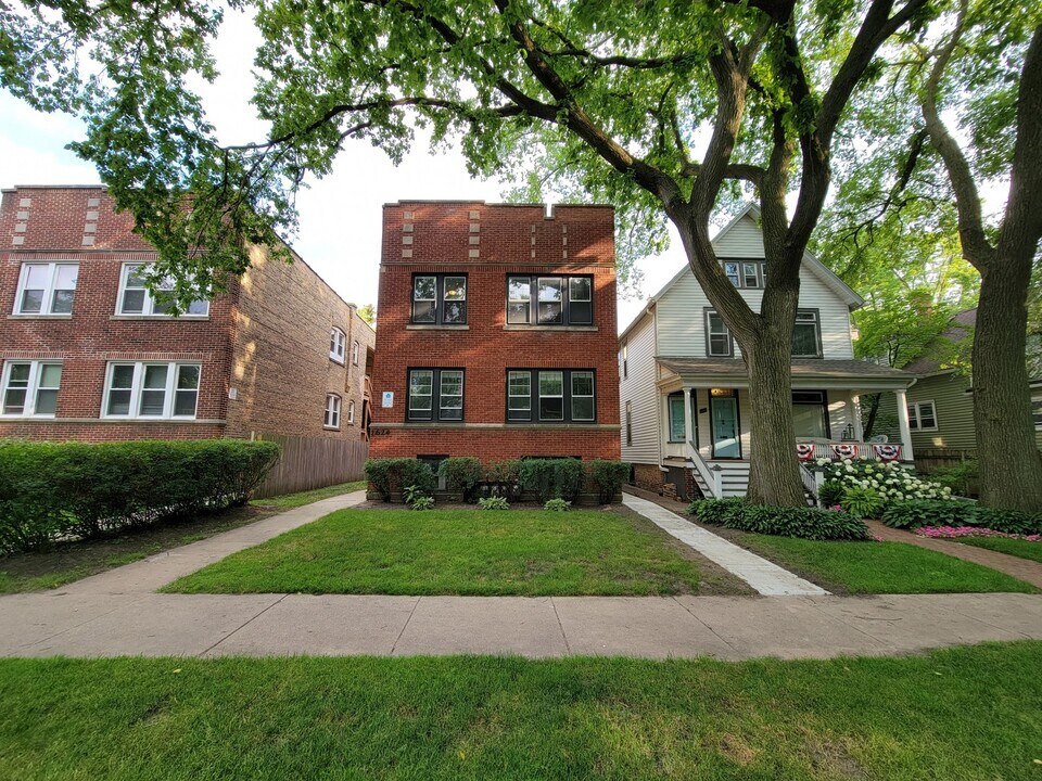 1624 Washington St in Evanston, IL - Building Photo