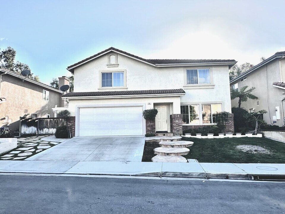 33 Elizabeth Ln in Irvine, CA - Building Photo