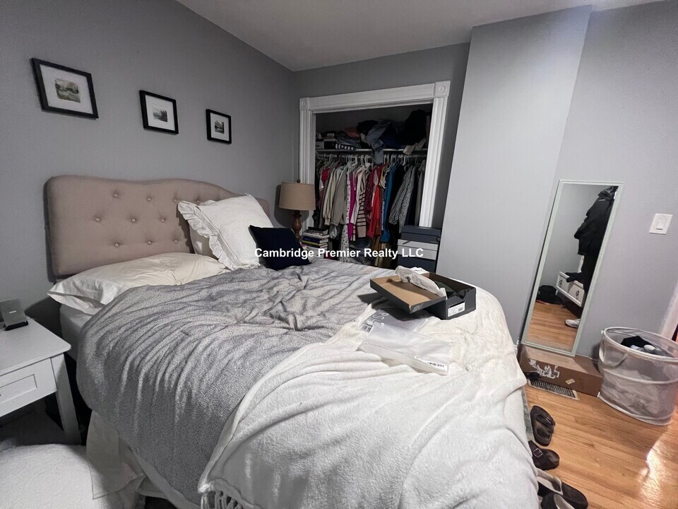 359 Western Ave, Unit 2 in Cambridge, MA - Foto de edificio