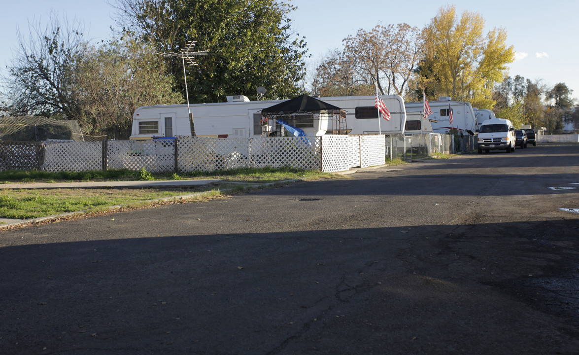 25070 E 3rd St in San Bernardino, CA - Building Photo