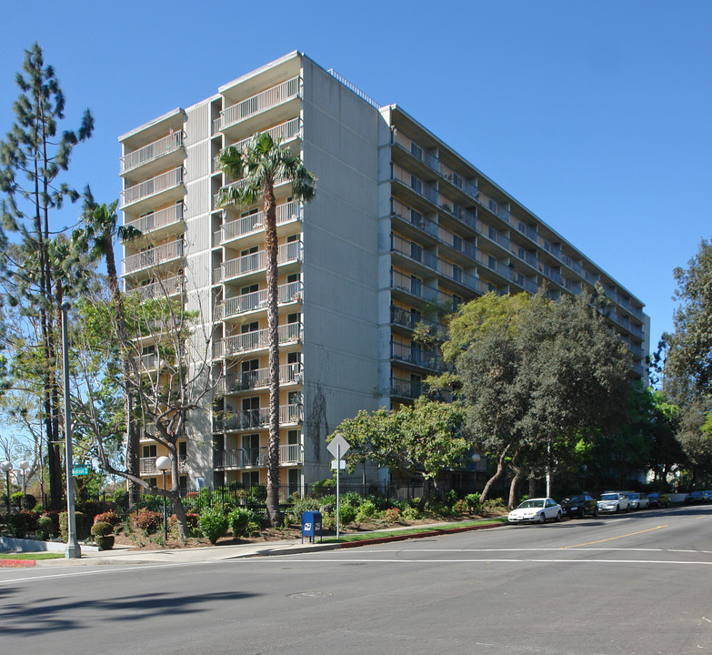 Pilgrim Tower North in Pasadena, CA - Building Photo