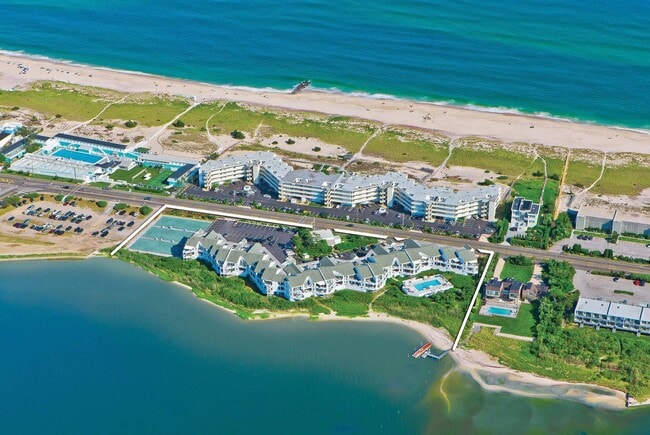 250 Dune Rd in Westhampton Beach, NY - Building Photo - Building Photo