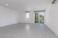 44 North Beacon St, Unit 405 in Boston, MA - Building Photo - Building Photo