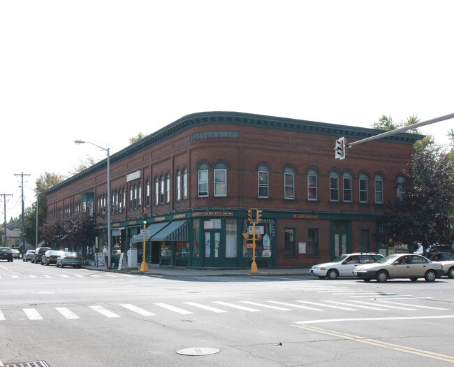 76-96 Maple St in Florence, MA - Building Photo - Building Photo