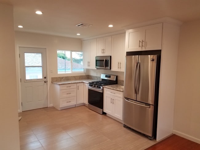 2517 Foothill Blvd, Unit 2517 1/2 in Montrose, CA - Building Photo - Building Photo