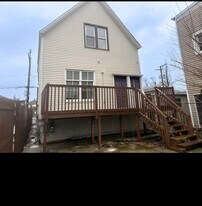 5005 W Chicago Ave in Chicago, IL - Building Photo