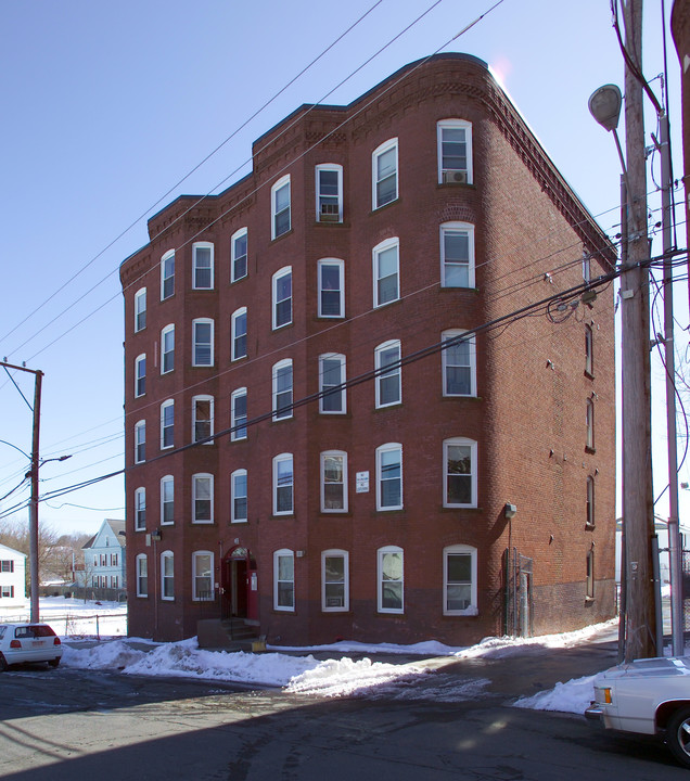 Sargeant West in Holyoke, MA - Building Photo