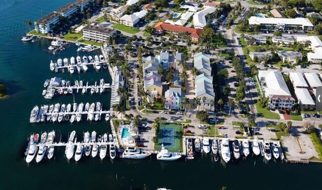 2719 NE 28th St in Lighthouse Point, FL - Foto de edificio - Building Photo