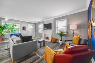 242 SW 20th St in Fort Lauderdale, FL - Building Photo - Building Photo