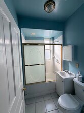 1629 W 38th St, Unit 2FLR REAR in Chicago, IL - Building Photo - Building Photo