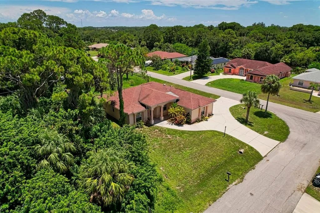 90 Barbary Ln in North Port, FL - Building Photo