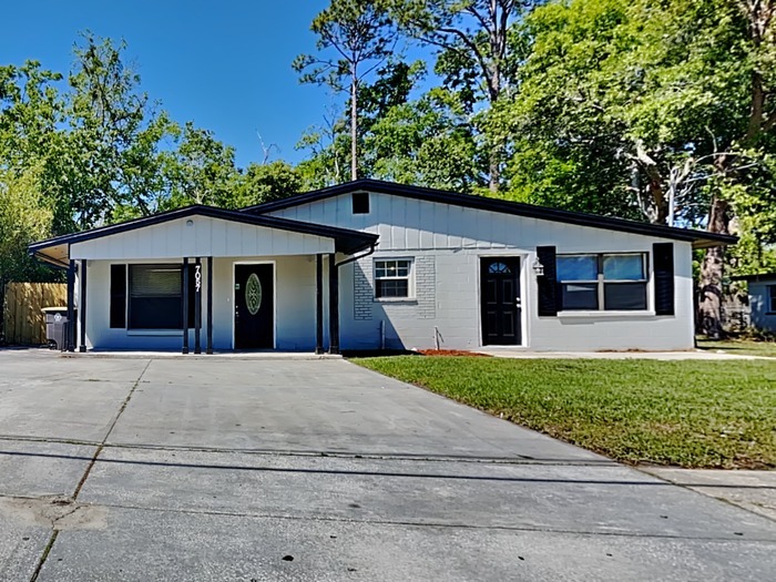 7057 Sonora Dr N in Jacksonville, FL - Building Photo