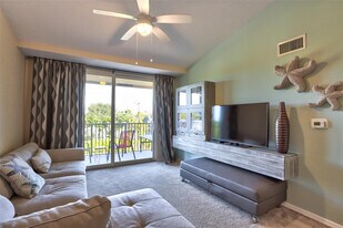 321 Villa Cir in Boynton Beach, FL - Building Photo