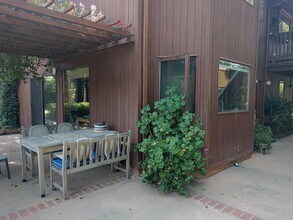 4609 Vista Buena Rd, Unit ground floor apt in Santa Barbara, CA - Building Photo - Building Photo