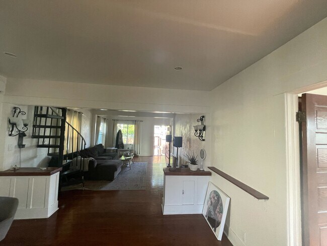 547 Brooks Ave in Venice, CA - Building Photo - Building Photo
