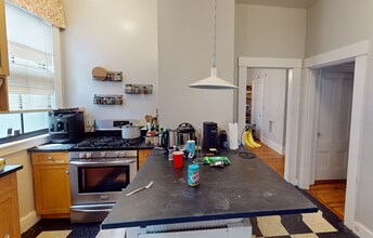 31 Athens St, Unit SF in Cambridge, MA - Foto de edificio - Building Photo