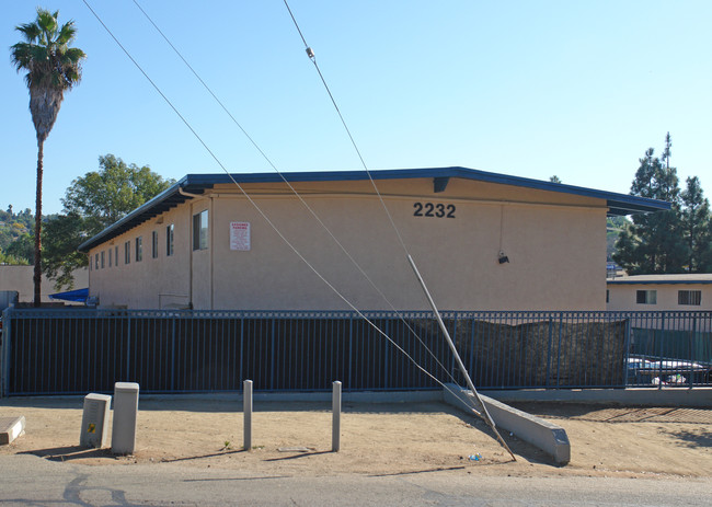 2232 Primrose Ave in Vista, CA - Foto de edificio - Building Photo