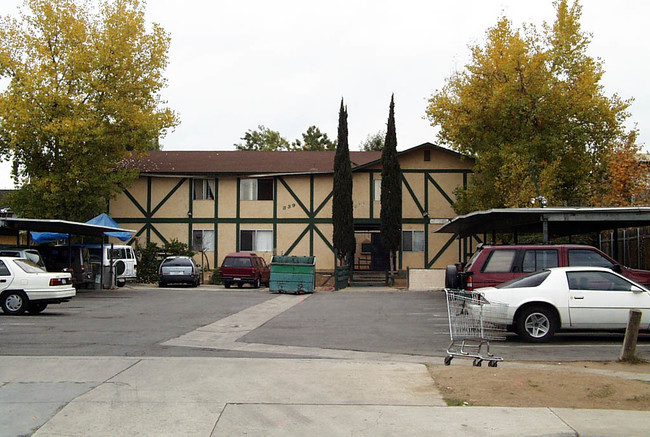 15th Street in Escondido, CA - Foto de edificio - Building Photo