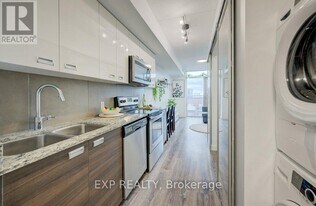 250 Albert St in Waterloo, ON - Building Photo