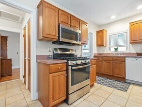78-80 Elson Rd, Unit 80 in Waltham, MA - Foto de edificio - Building Photo
